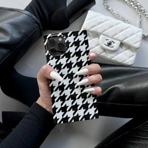 FLAUNT IPHONE 13 PRO MAX HOUNDSTOOTH CASE🖤🤍